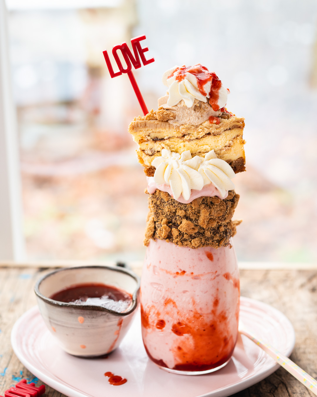 Mehr über den Artikel erfahren Erdbeermilchshake mit Mini Cheesecake