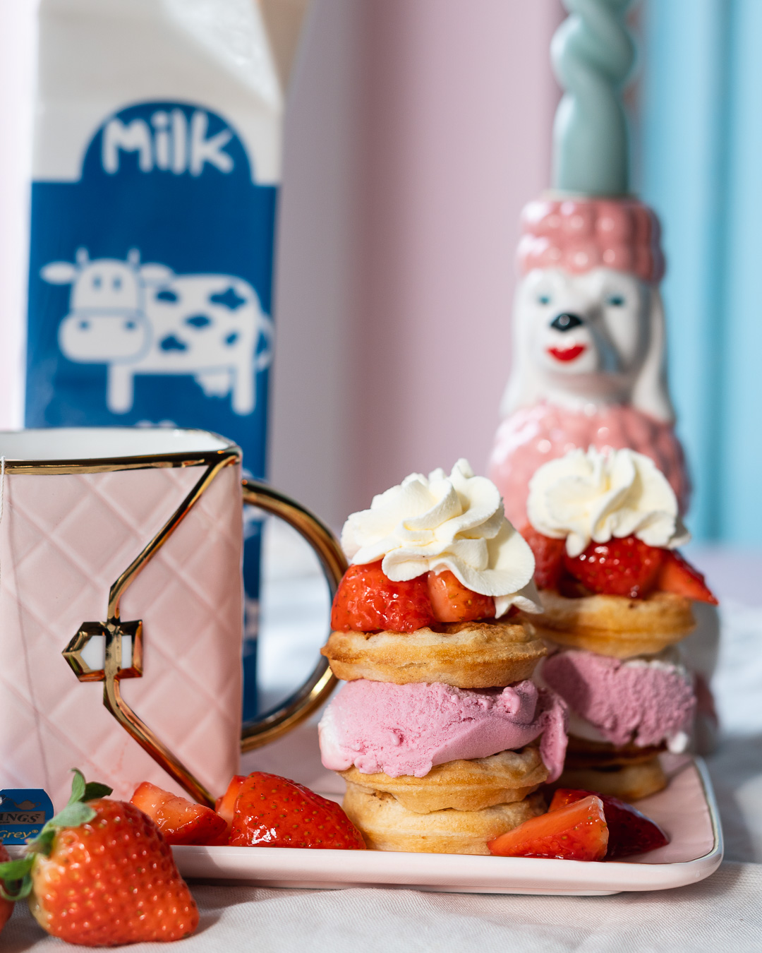 Mehr über den Artikel erfahren Mini Waffeln mit Eis und Erdbeeren