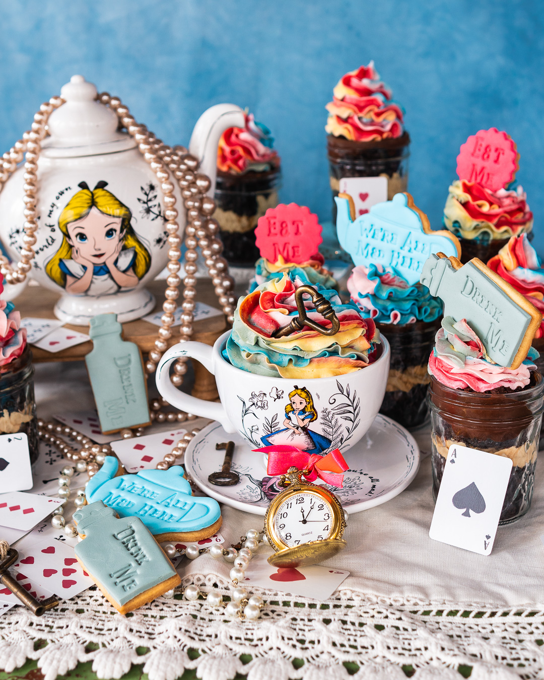 Mehr über den Artikel erfahren Alice in Wonderland Kuchen im Glas