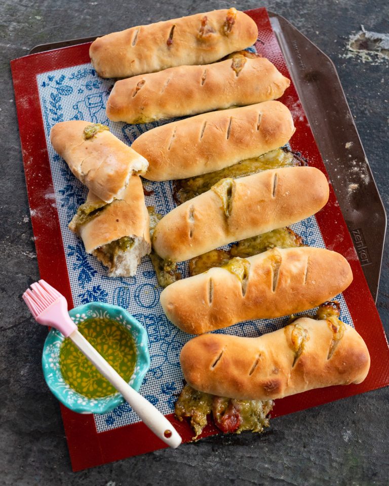 Hefeteigteilchen mit Käsefüllung (Käseschiffchen)