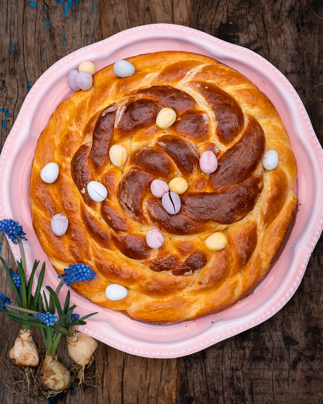 Mehr über den Artikel erfahren Osterkranz aus Challahteig