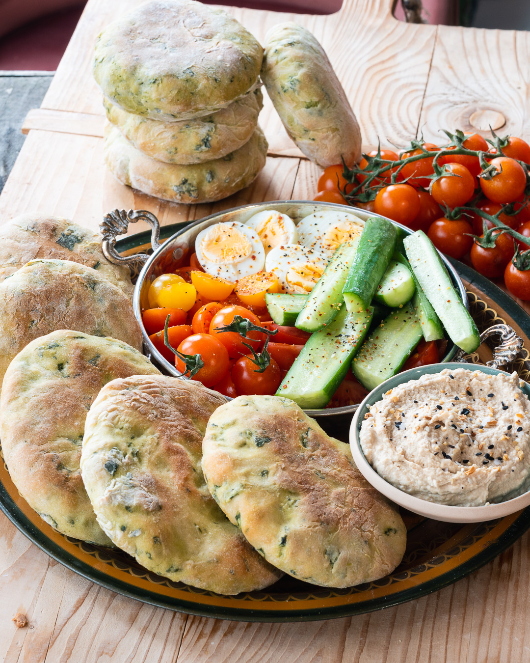 Mehr über den Artikel erfahren Kräuterpitas mit Hummus