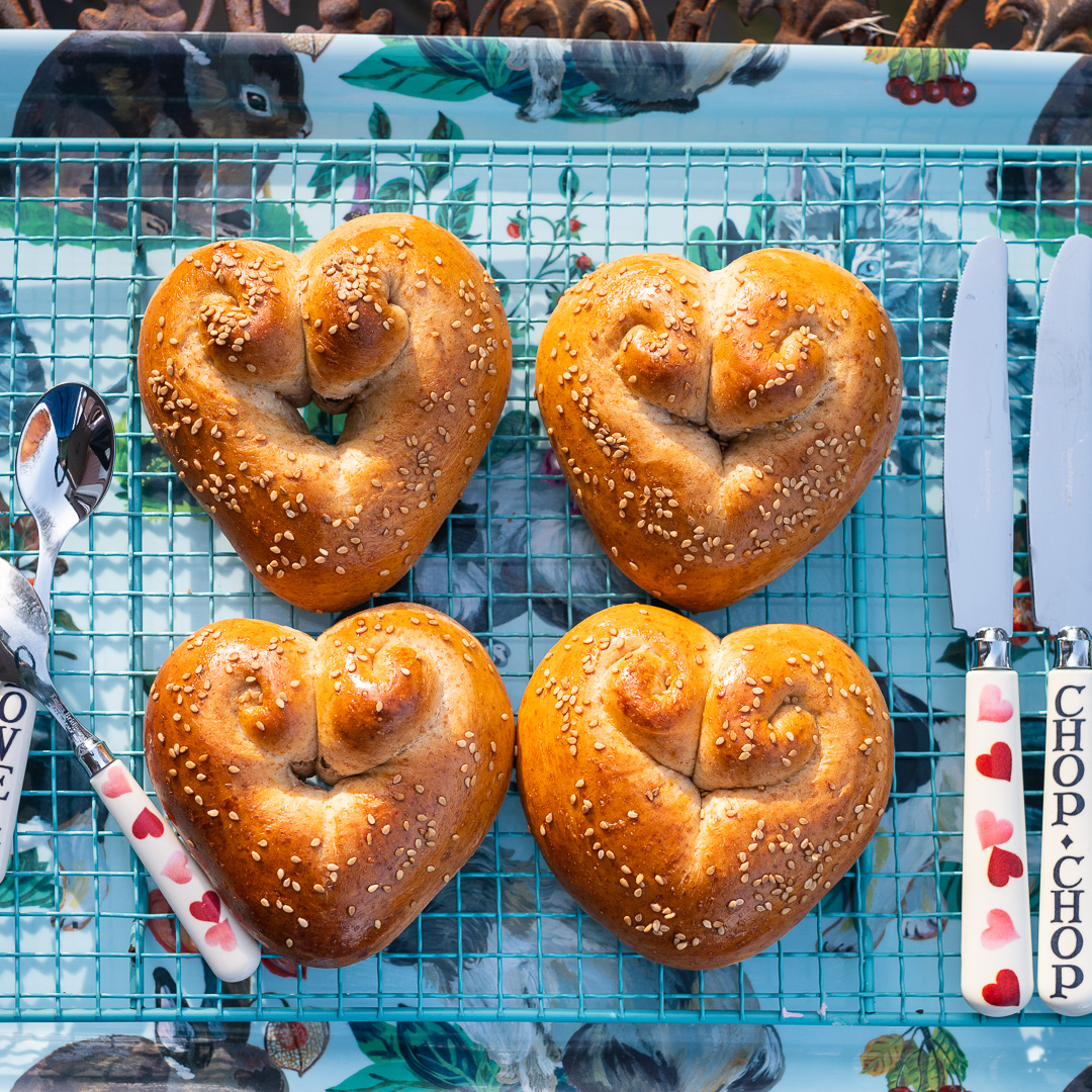 Mehr über den Artikel erfahren Challah Brot Herzen