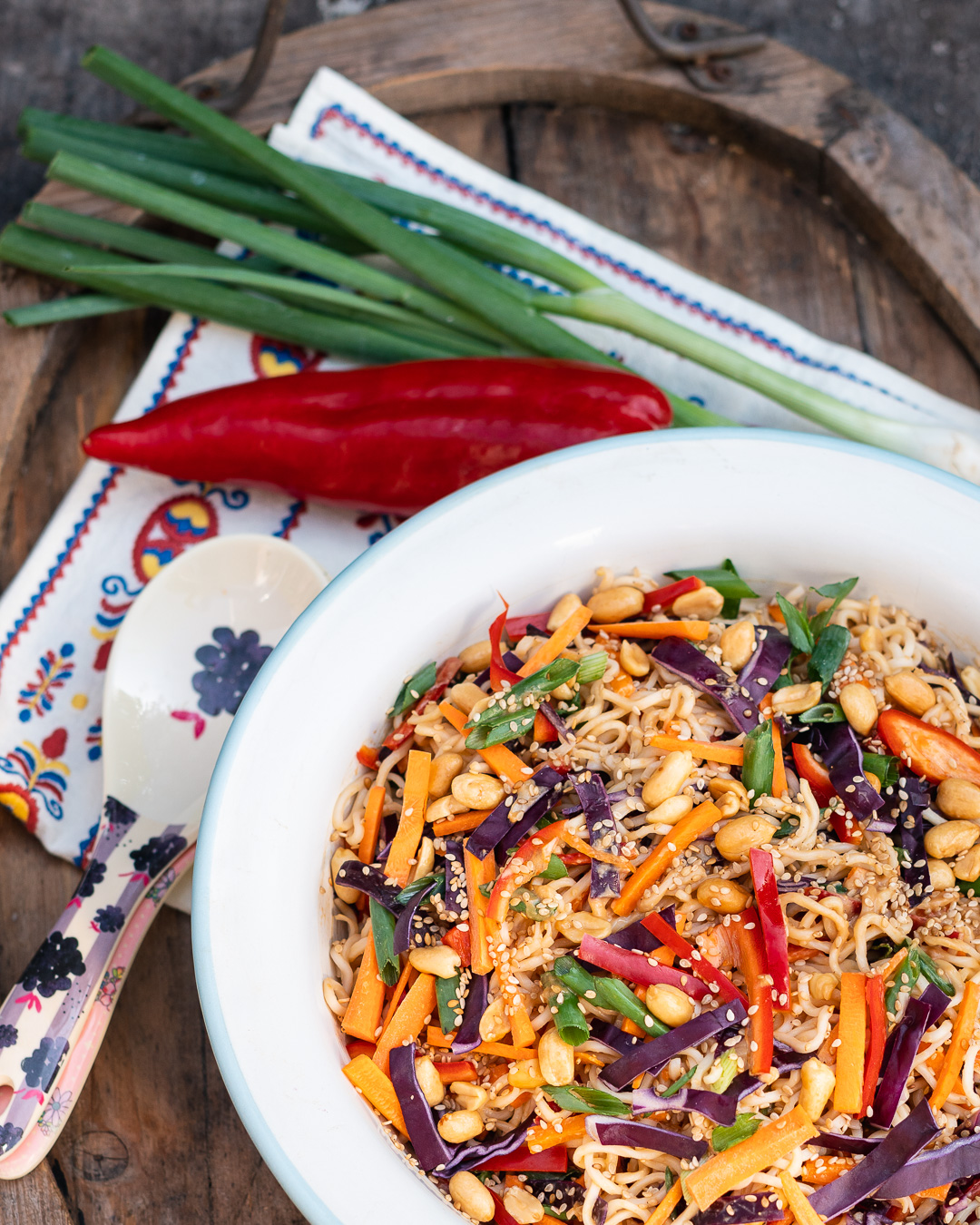 Mehr über den Artikel erfahren Asiatischer Nudelsalat mit Peanutdressing