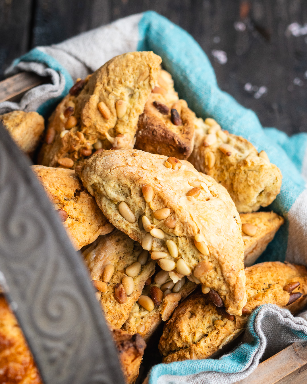 Mehr über den Artikel erfahren Pesto Pinienkern Scones
