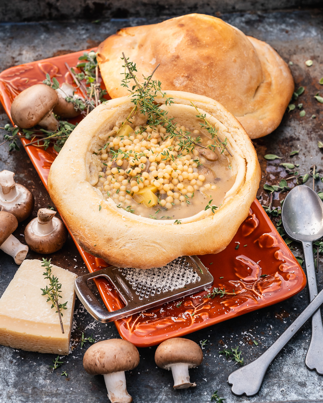 Mehr über den Artikel erfahren Riesen Couscous Suppe im Brotteig