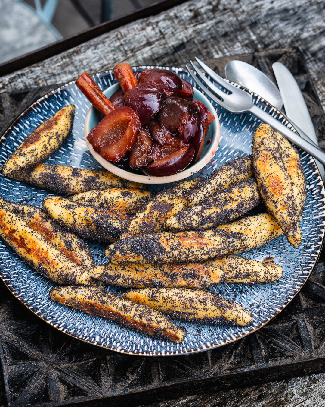 Mehr über den Artikel erfahren Schupfnudeln mit Mohn und Zwetschgenkompott