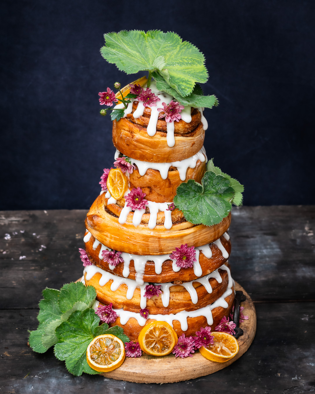 Mehr über den Artikel erfahren Hochzeitstorte aus Zimtschnecken