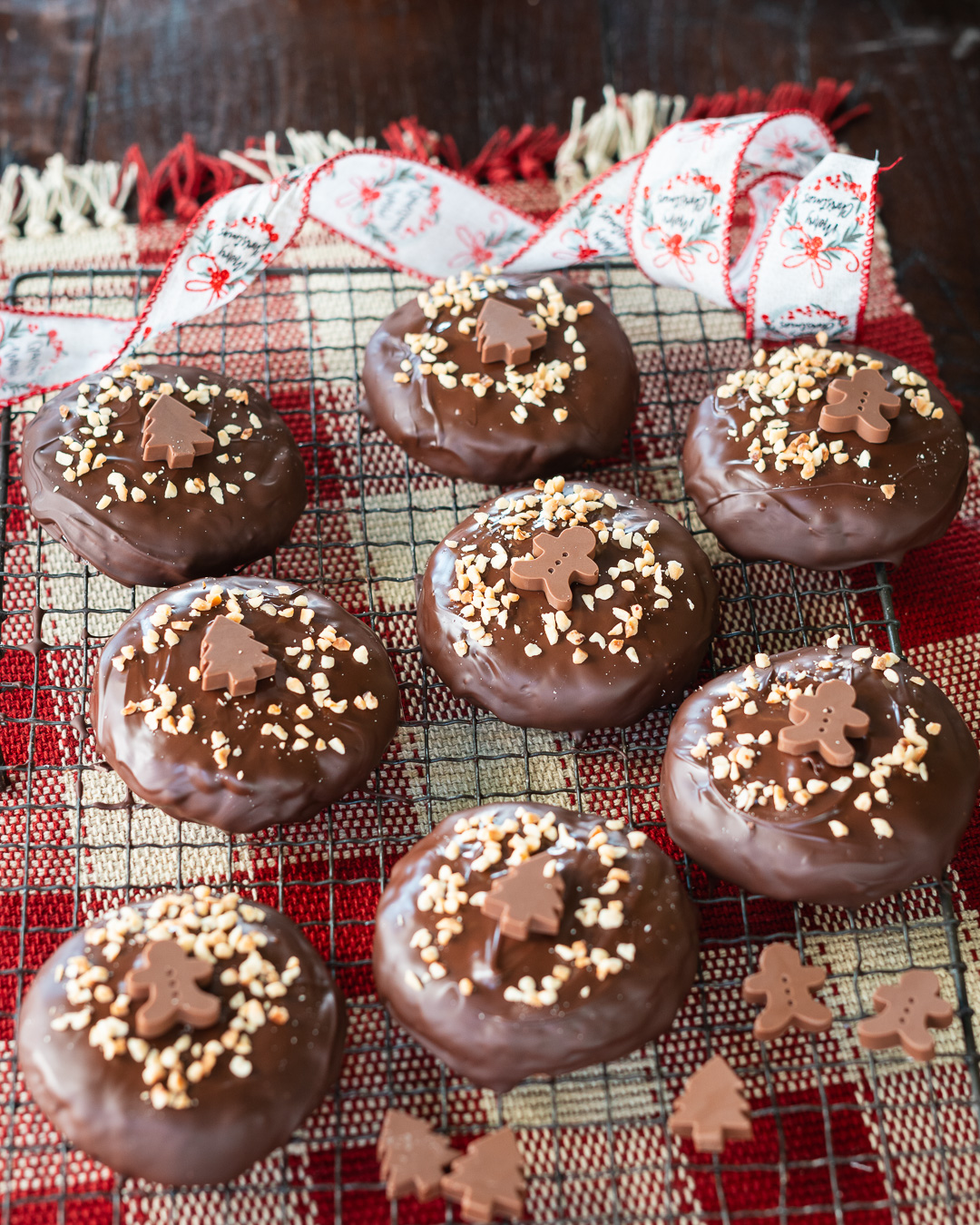 Mehr über den Artikel erfahren Selbstgemachte Runde Lebkuchen mit Schokolade