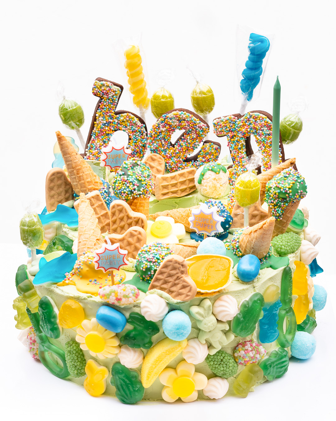 Mehr über den Artikel erfahren Funfetti Geburtstagskuchen (Zahlentorte)