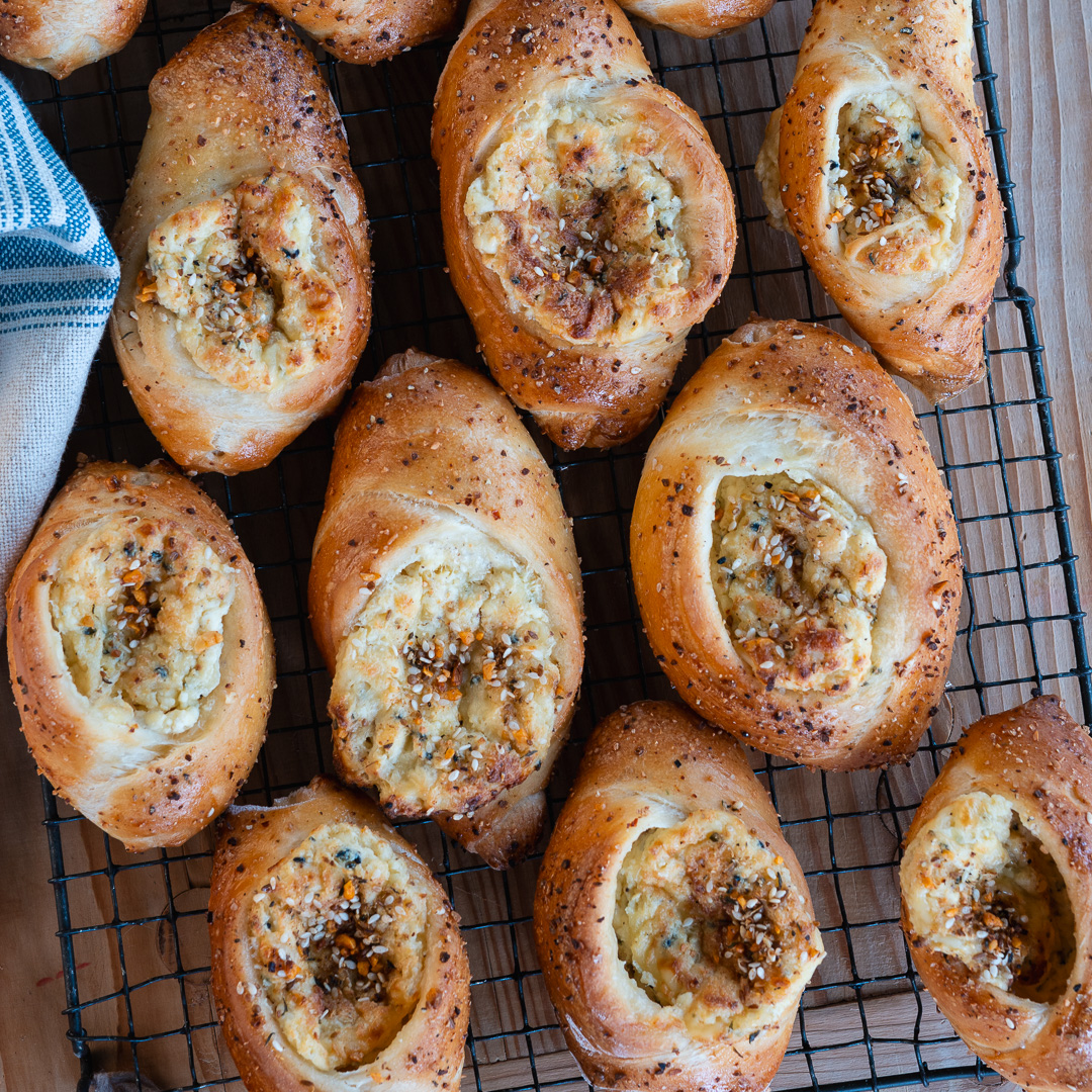 Mehr über den Artikel erfahren Hefeteigteilchen mit Käsefüllung (Käseschiffchen)