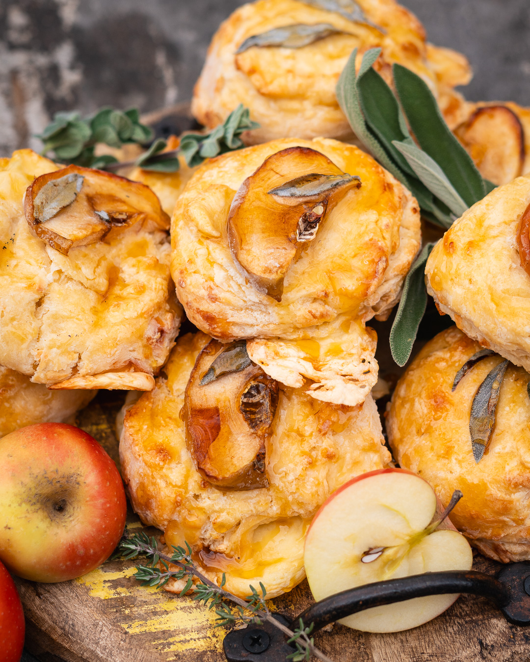 Mehr über den Artikel erfahren Cheese Scones mit Apfel