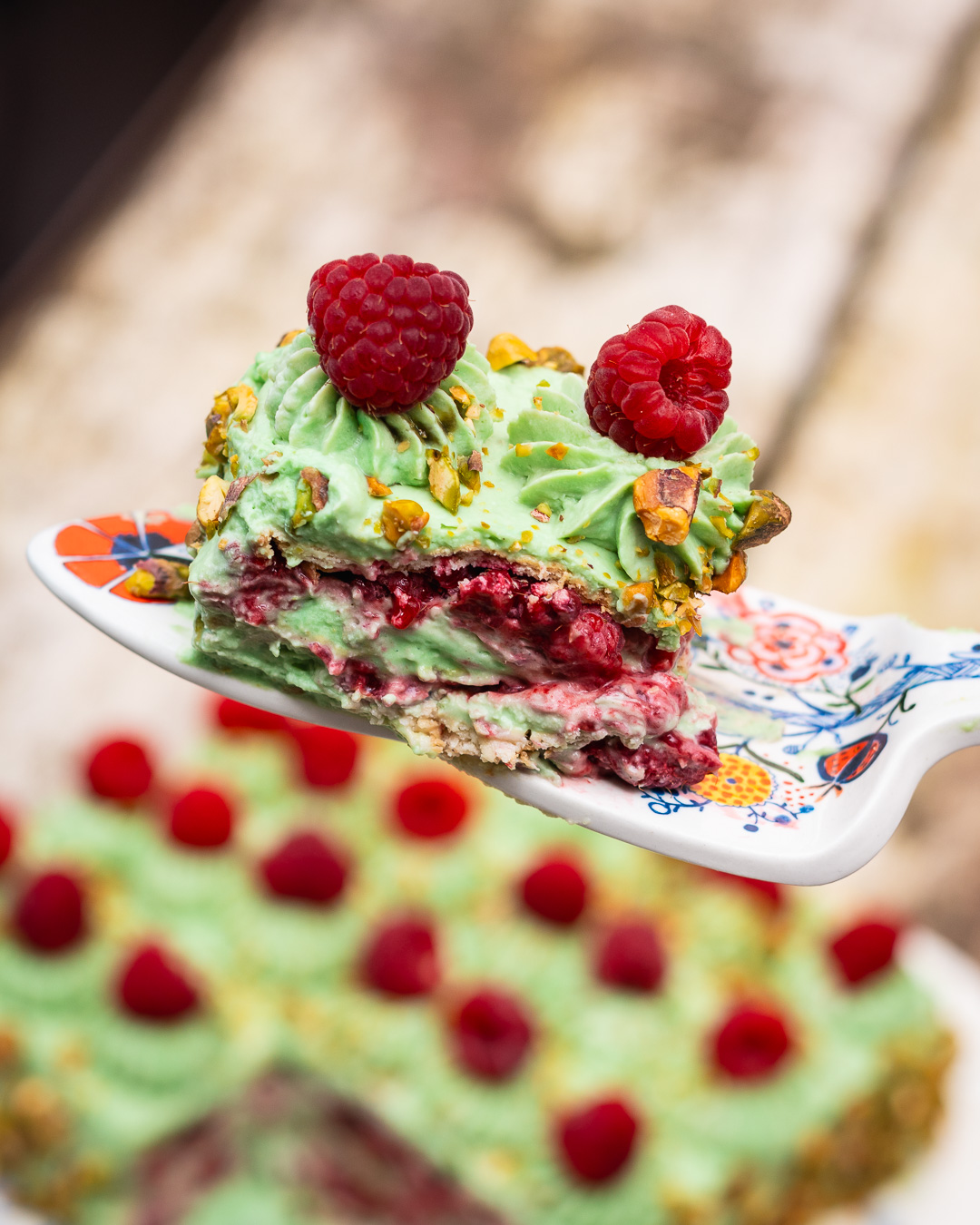 Mehr über den Artikel erfahren Rezept Himbeer Pistatzien Kuchen (Schnitten)