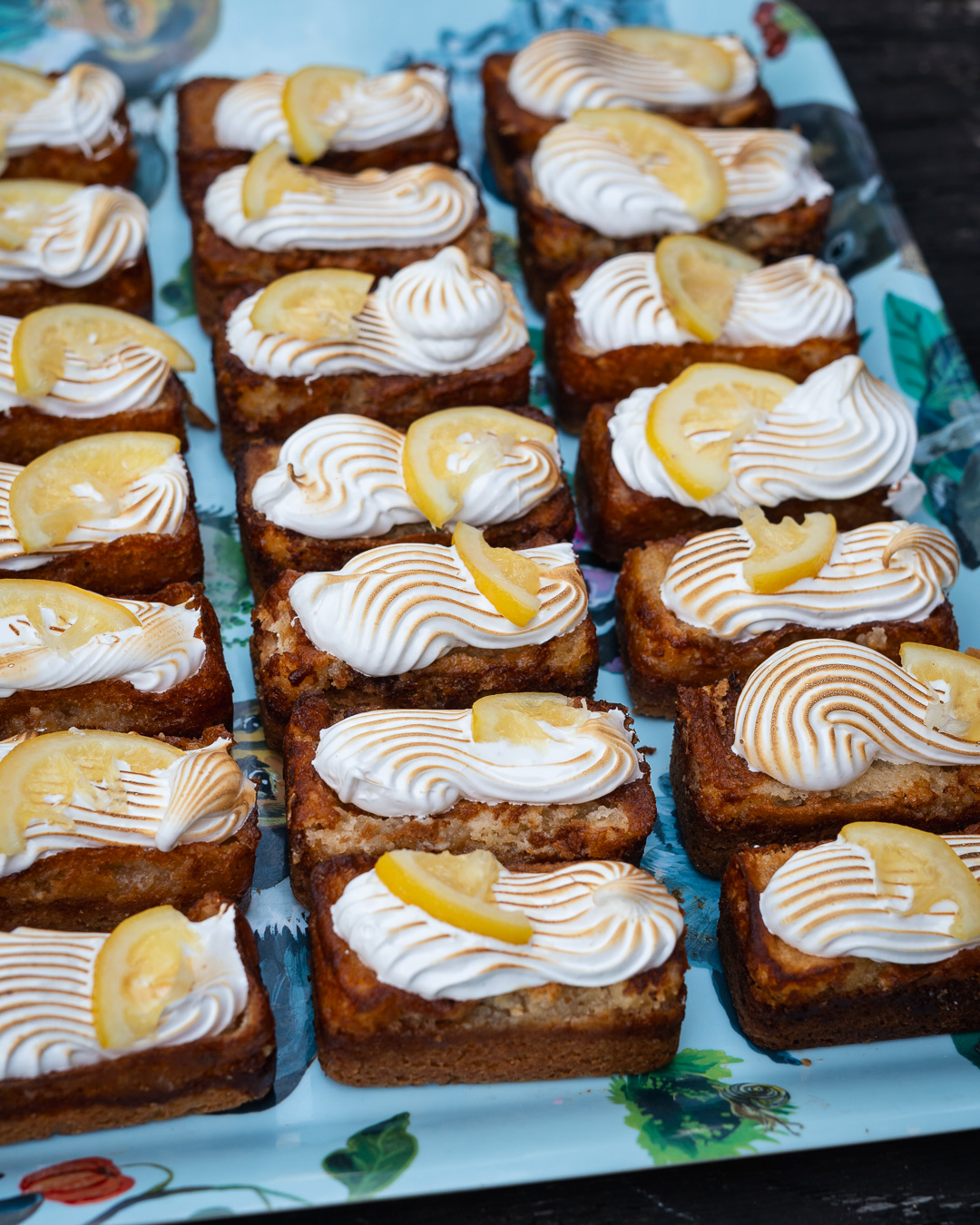 Mehr über den Artikel erfahren Mini Lemon Drizzle Cakes