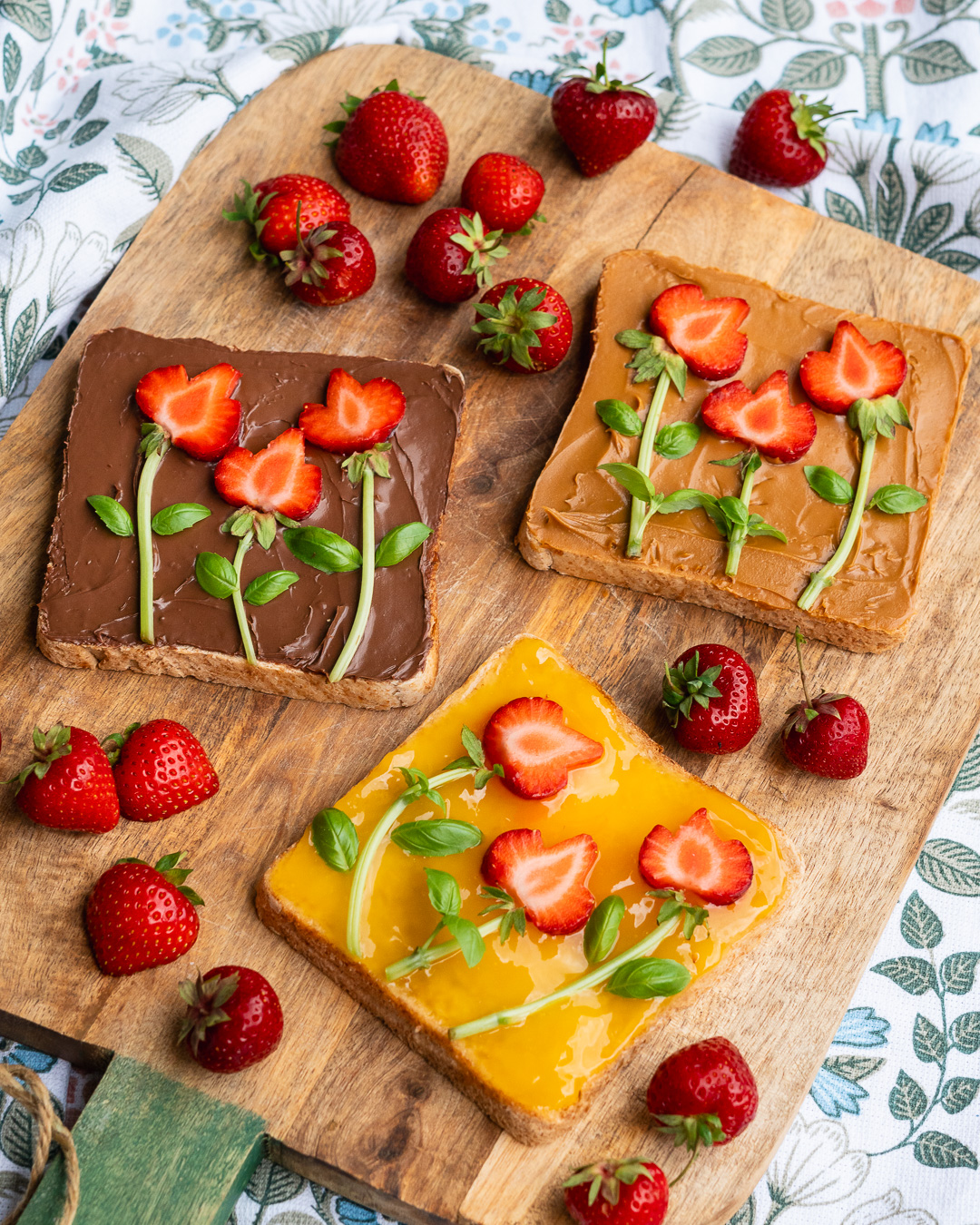 Mehr über den Artikel erfahren Erdbeerblumen Toast
