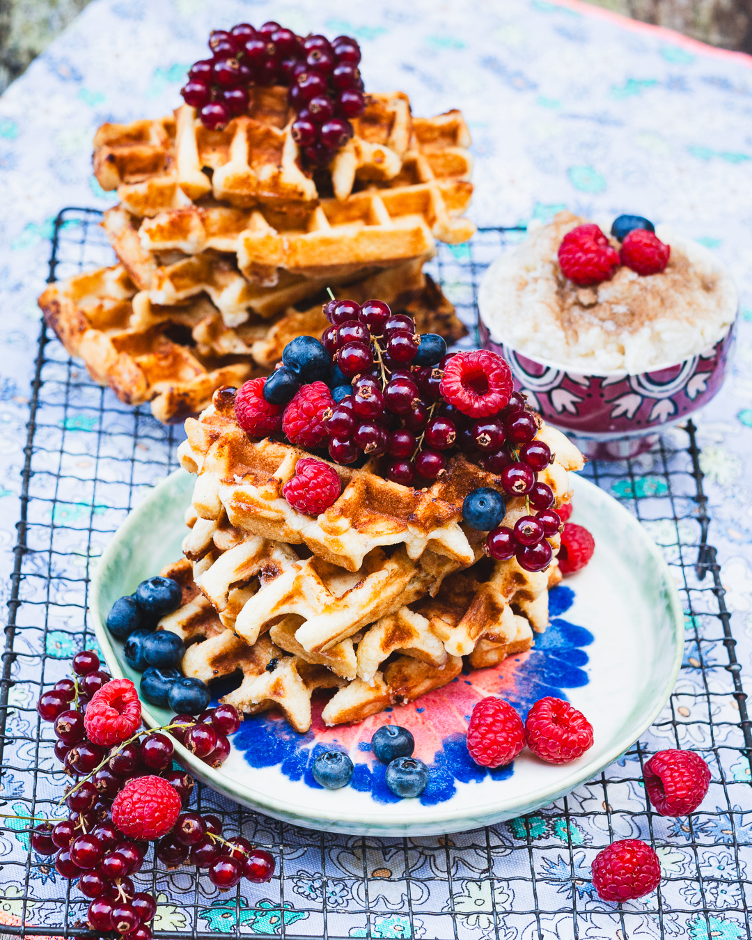 Mehr über den Artikel erfahren Belgische Waffeln mit Kirschen und Milchreis