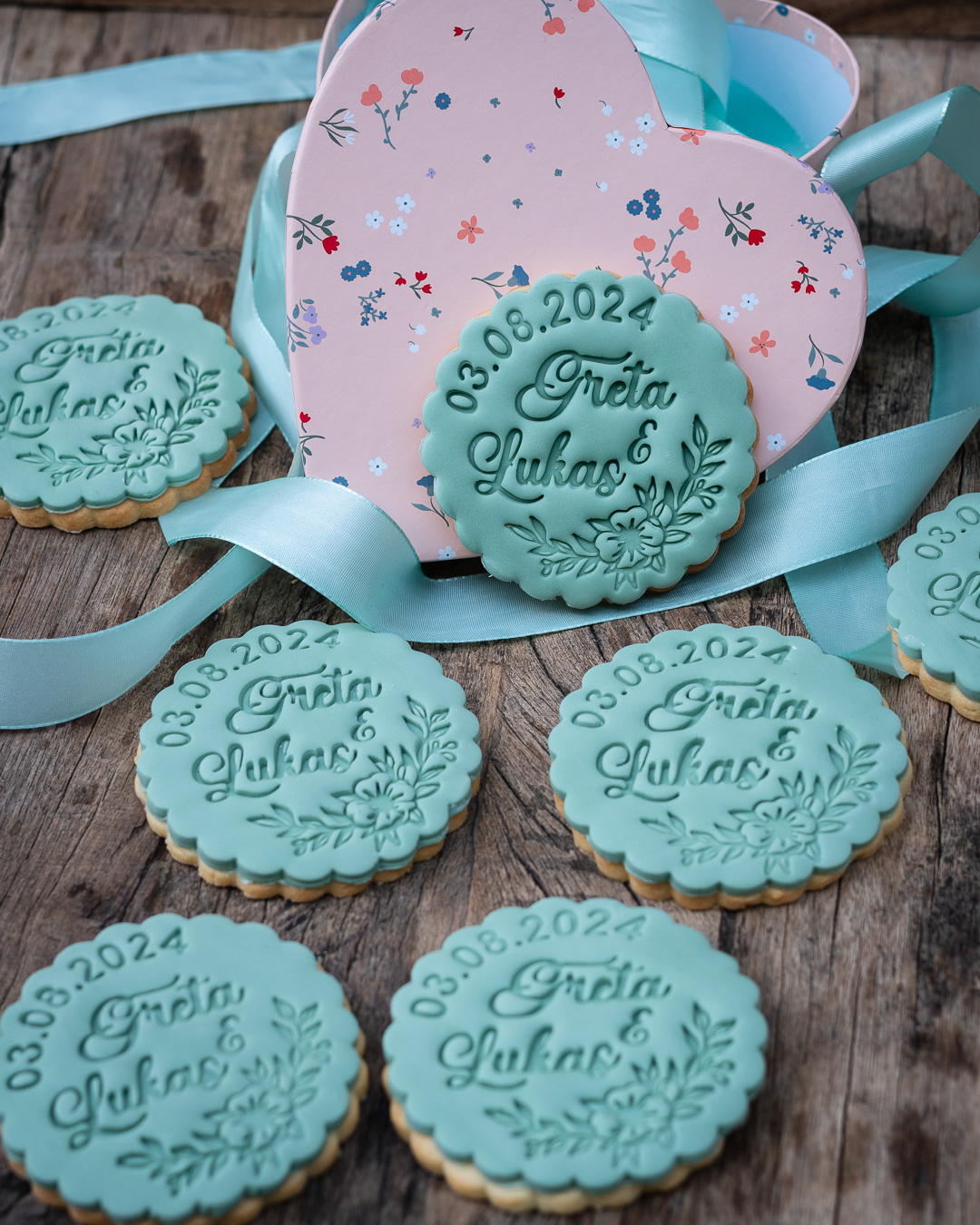 Mehr über den Artikel erfahren Hochzeits Cookies mit Namen aus Fondant