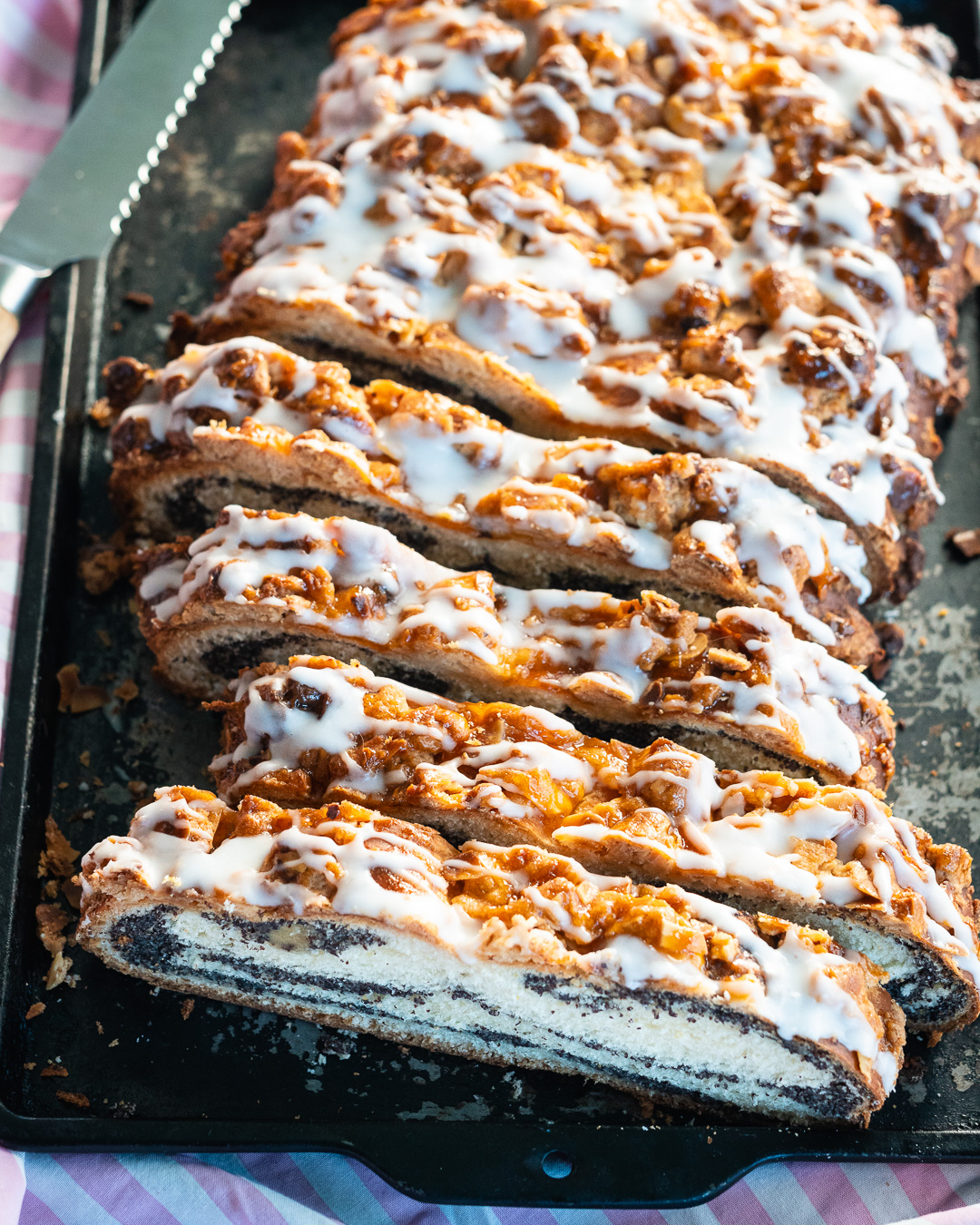 Mehr über den Artikel erfahren Mohnstriezel Mohnkuchen
