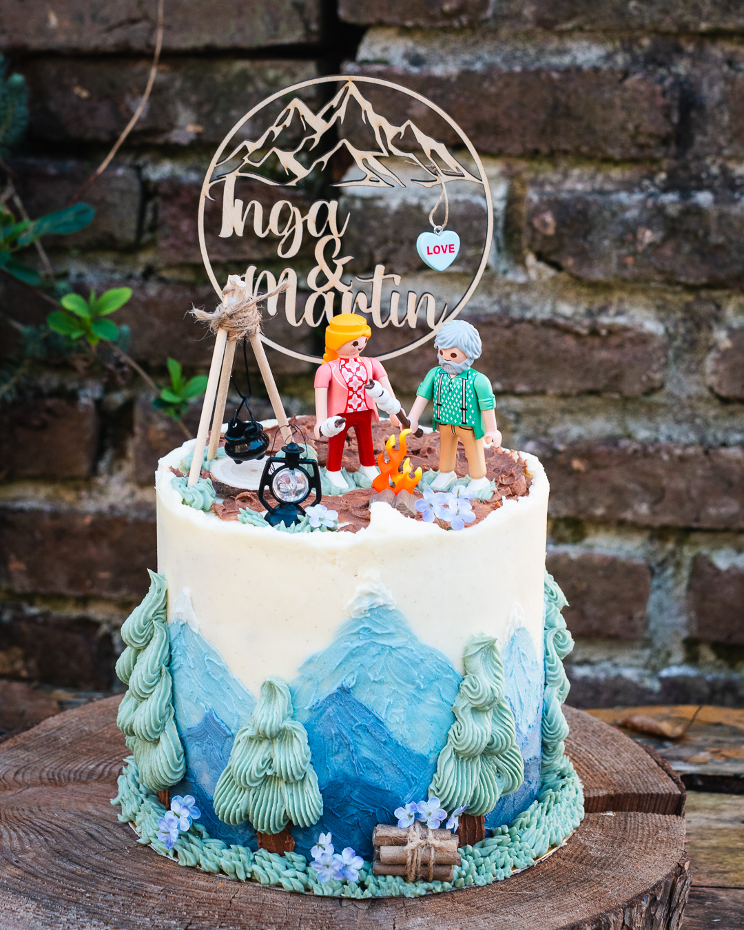 Mehr über den Artikel erfahren Hochzeitstorte Lagerfeuer