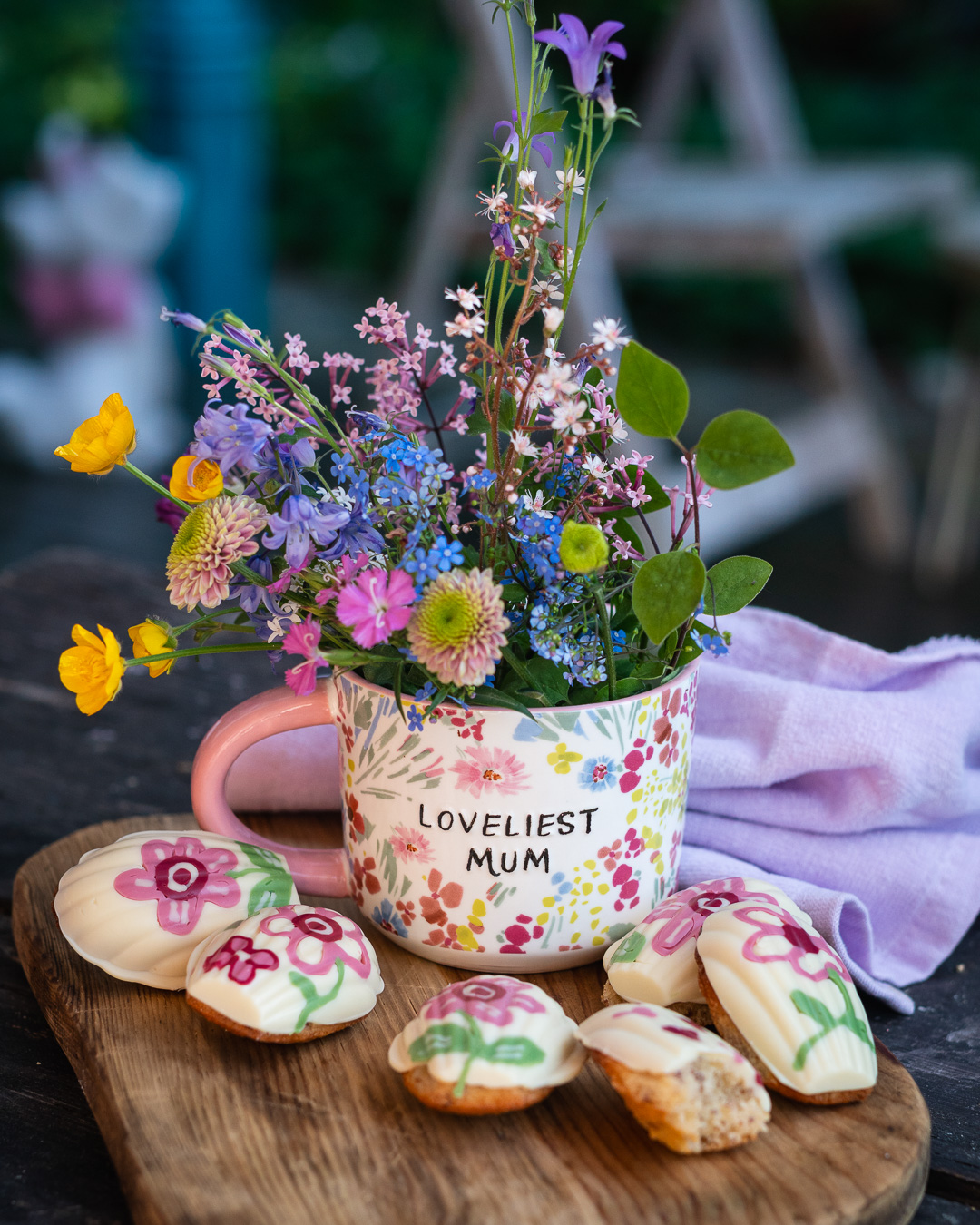 Mehr über den Artikel erfahren Madeleines mit Schokoblumen zum Muttertag