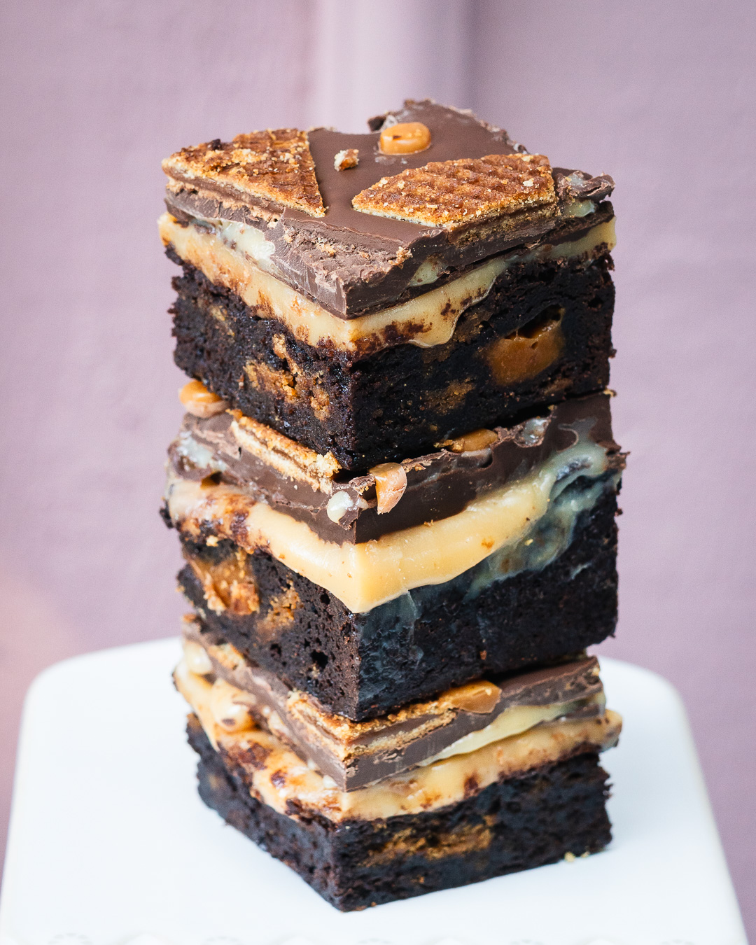 Mehr über den Artikel erfahren Brownies mit Stroopwaffeln