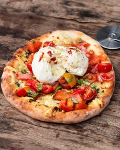 Mehr über den Artikel erfahren Pizza mit Tomaten und Mozarella