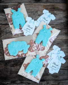 Mehr über den Artikel erfahren Babykekse Latzhose