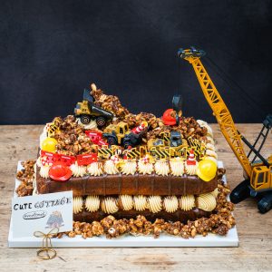 Mehr über den Artikel erfahren Baustellentorte mit Kran und Bagger