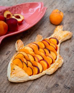 Mehr über den Artikel erfahren Blätterteig Aprikosen & Nektarinen Fisch