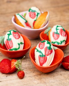 Mehr über den Artikel erfahren Madeleines mit Erdbeermuster