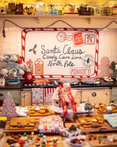 Mehr über den Artikel erfahren Herd an Weihnachten Rosa Haus