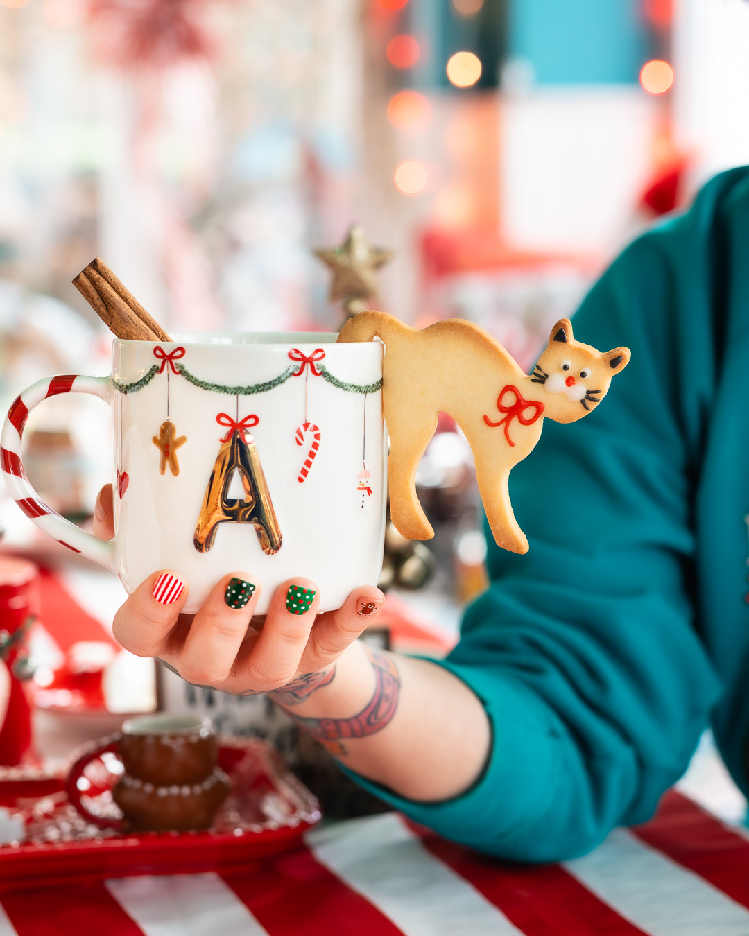 Mehr über den Artikel erfahren Weihnachtlicher Katzen Tassenkeks