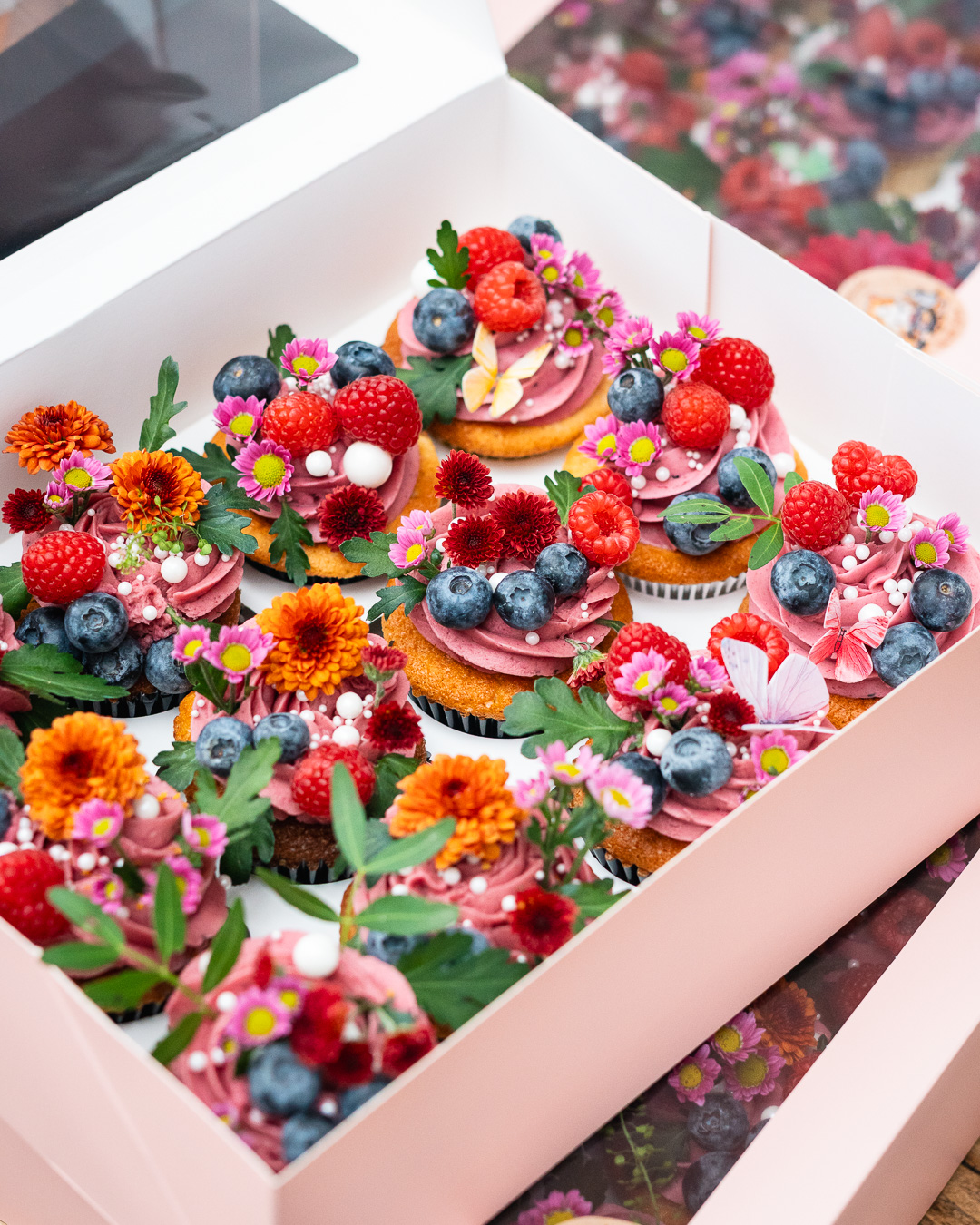 Mehr über den Artikel erfahren Victoria Sponge Cupcakes mit Beeren