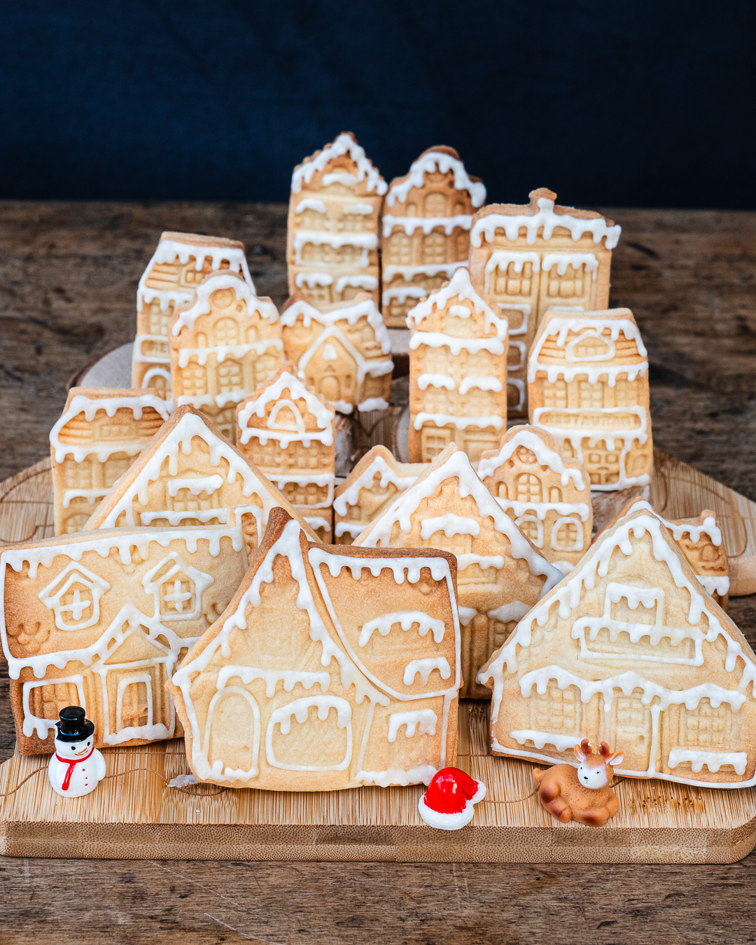 Mehr über den Artikel erfahren Winter Village Prägekekse