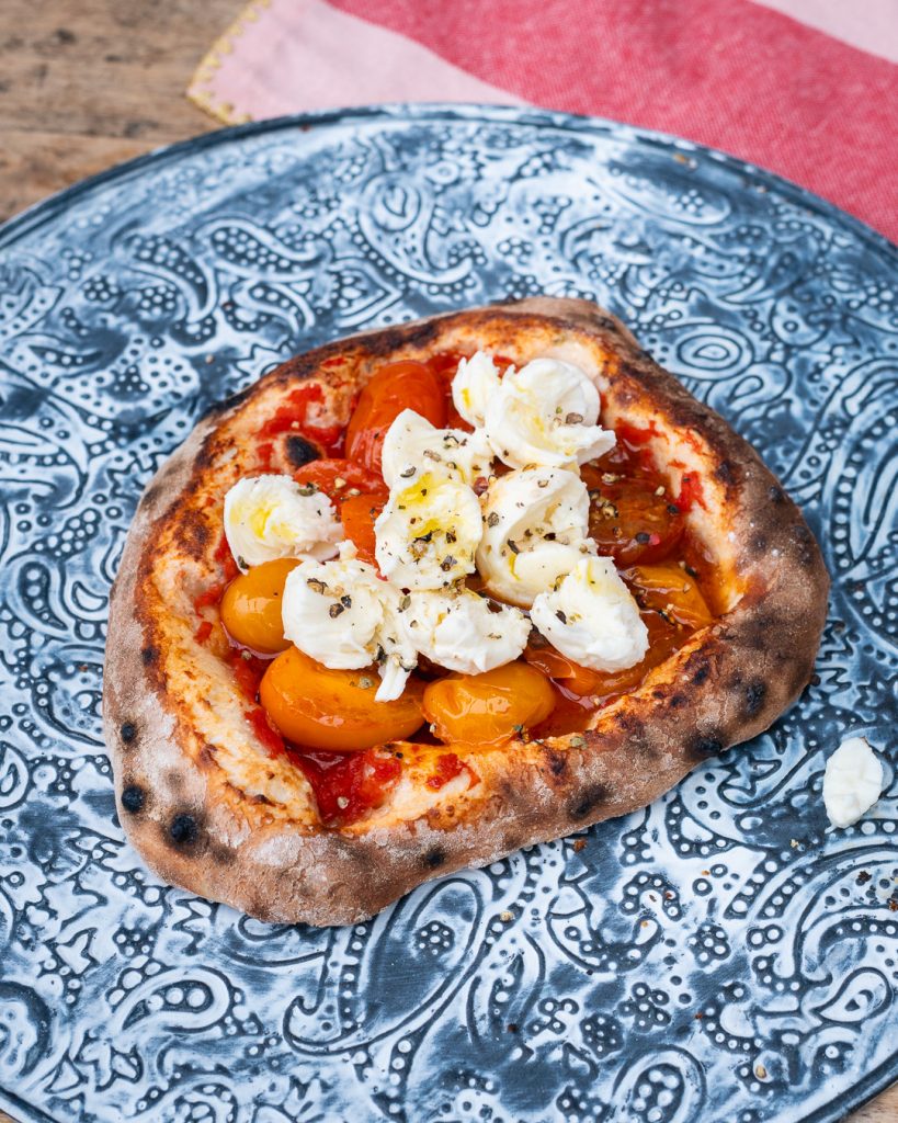 Frische Pizza mit Mozarella