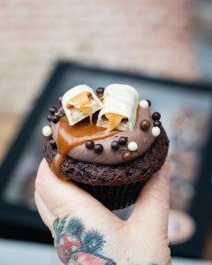 Mehr über den Artikel erfahren Twix Karamell Schokomuffins