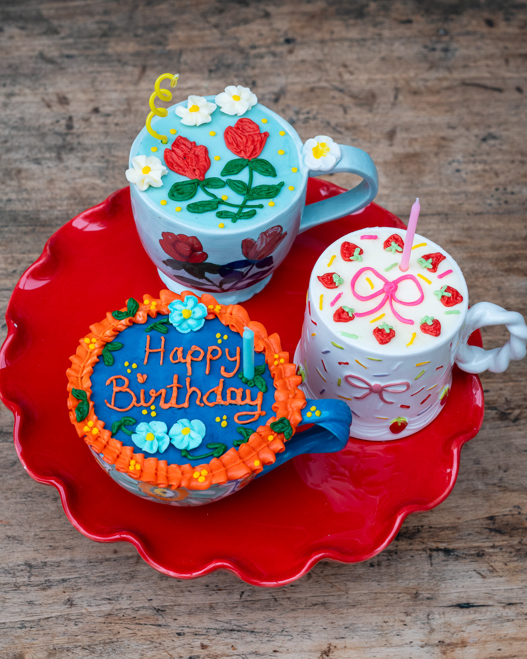 Mehr über den Artikel erfahren Verzierter Tassenkuchen