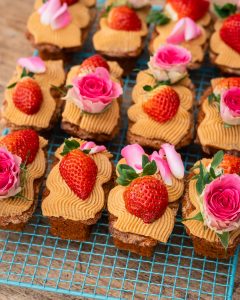 Mehr über den Artikel erfahren Carrot Cake in eckigen Muffinfoermchen