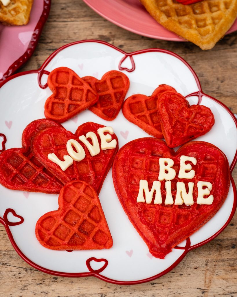 Herzwaffeln mit Butterbuchstaben