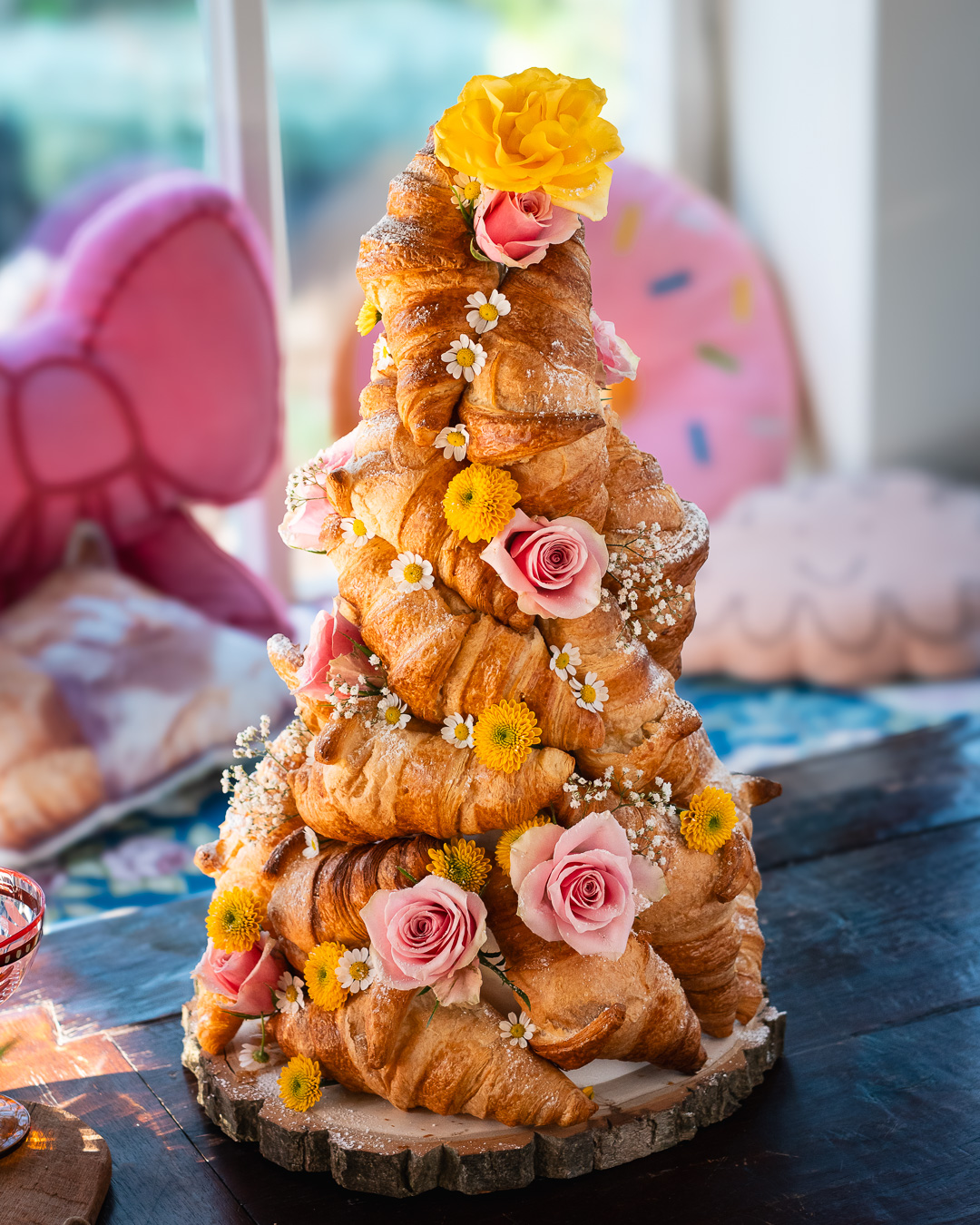 Mehr über den Artikel erfahren Croissanttower zum Frühstück