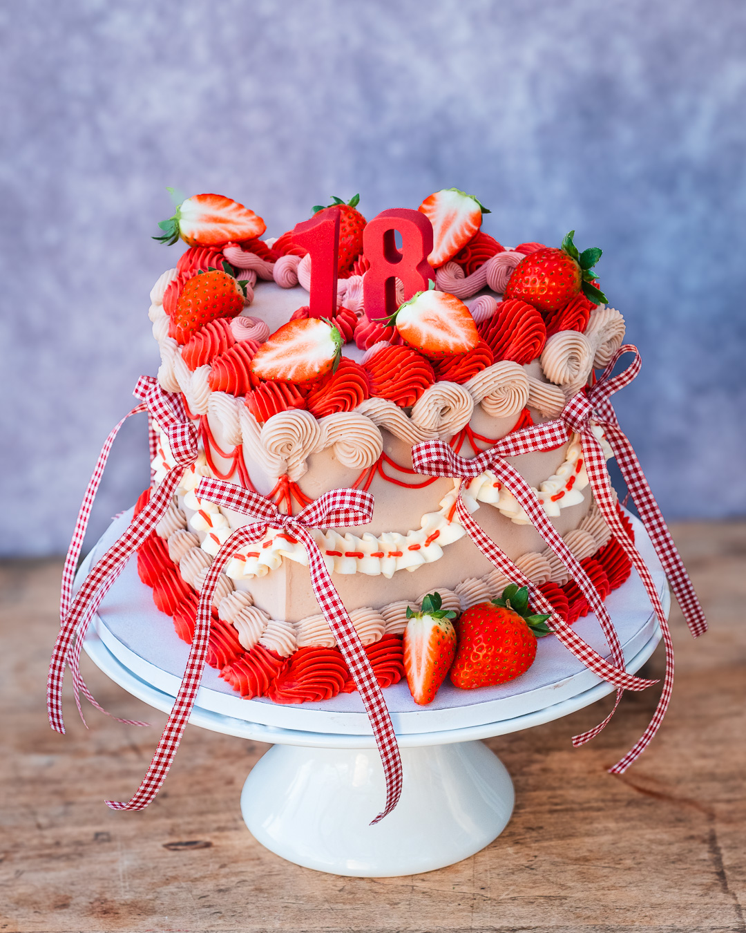 Mehr über den Artikel erfahren Erdbeer Buttercreme Geburtstagstorte