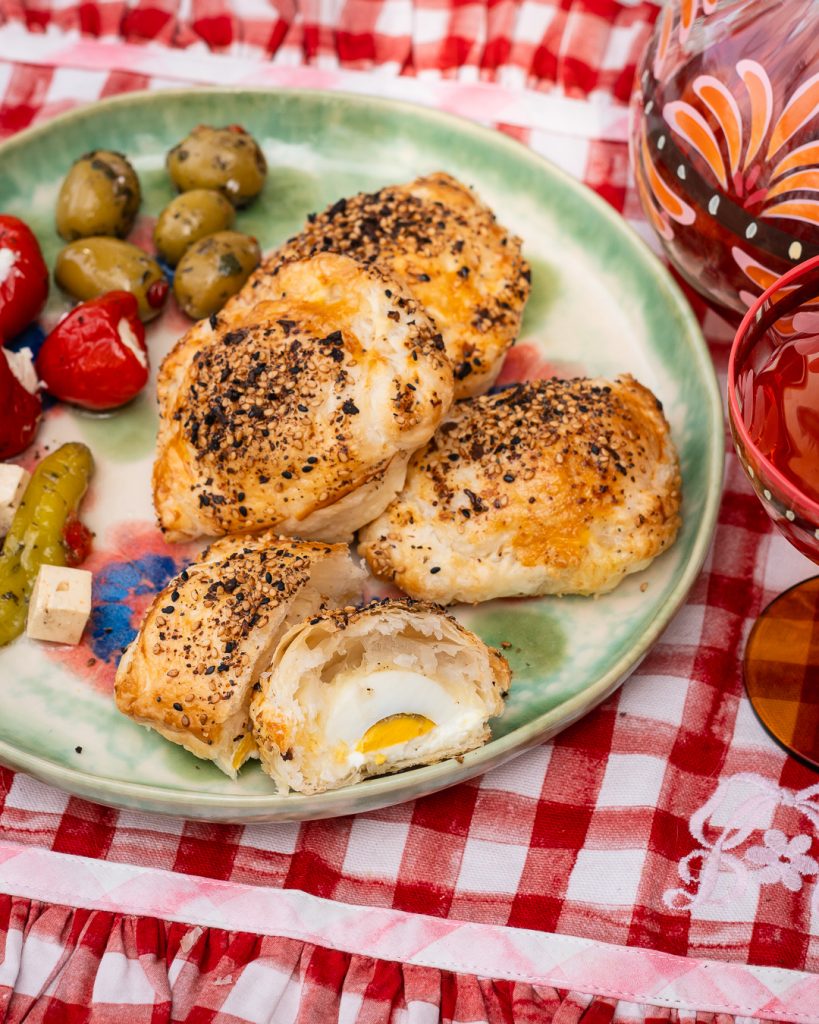 Blätterteig Snacks mit gekochten Eiern