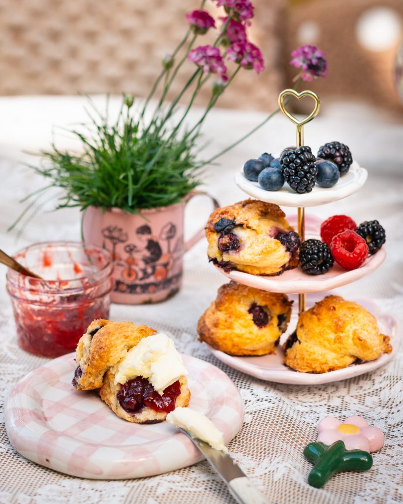 Blueberry Scones mit Clotted Cream