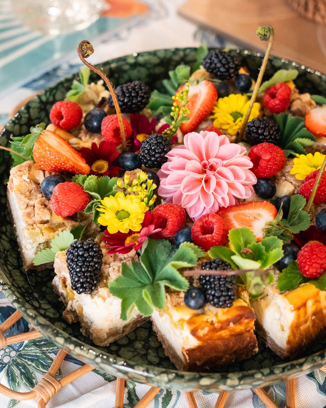 Mehr über den Artikel erfahren Rhabarberkäsestreuselkuchen