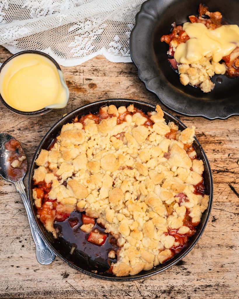 Selbstgemachter Rhabarber Crumble