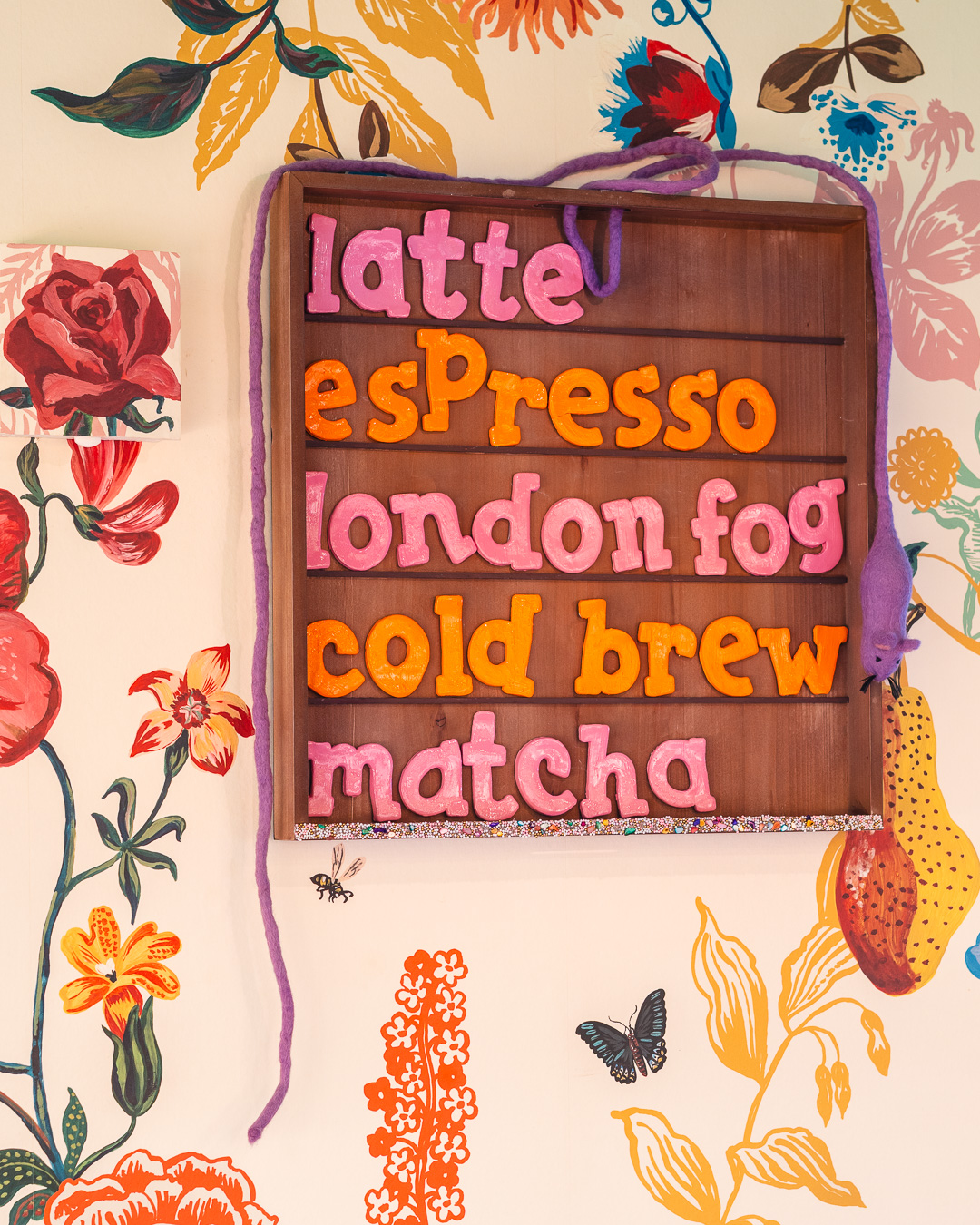 Mehr über den Artikel erfahren Selbstgemachtes Getränkeschild aus Ton