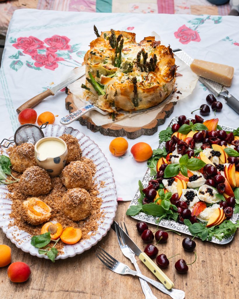 Marillenknoedel - Spargel Filo Pie - Nektarinen Mozarella Salat
