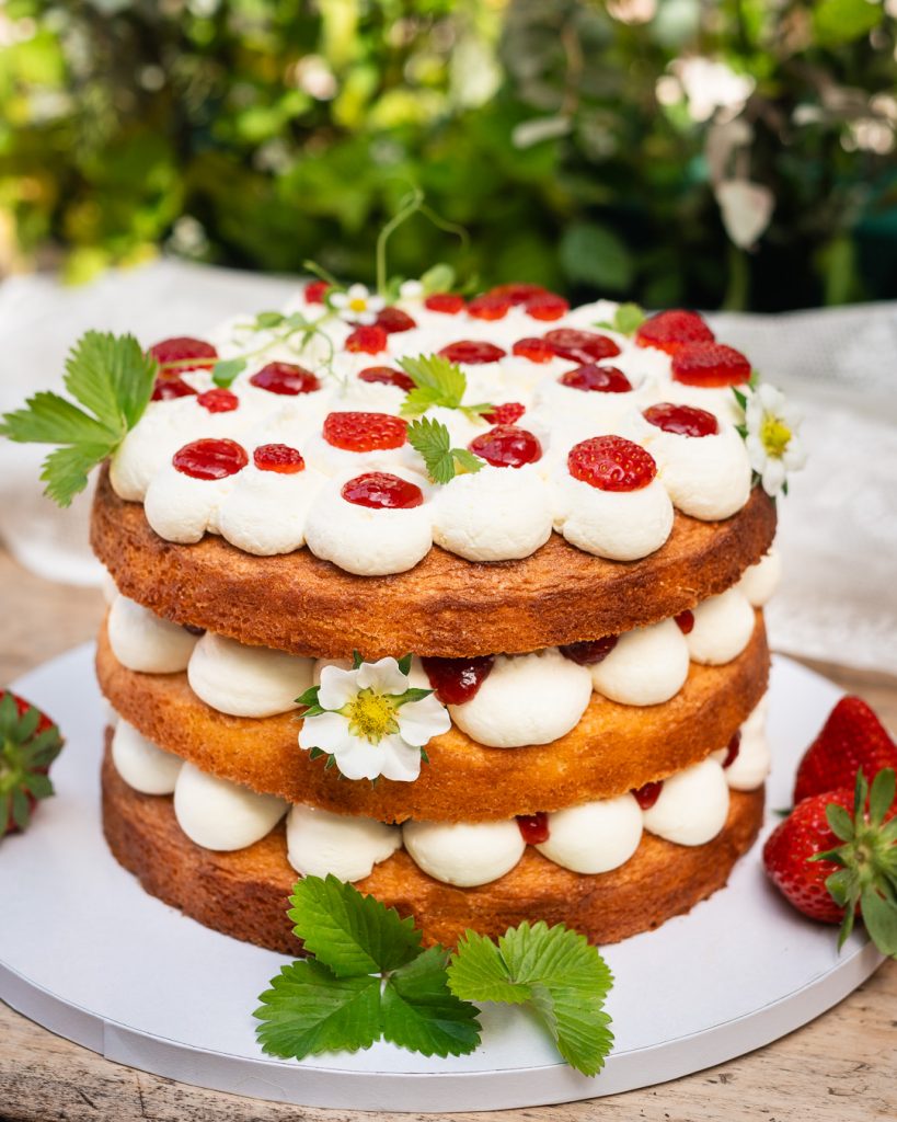 Victoria Sponge Kuchen mit Erdbeeren
