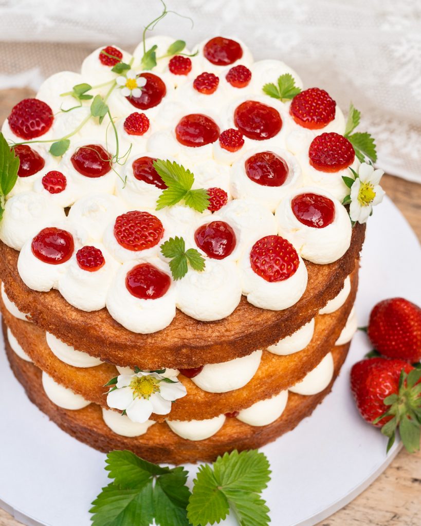 Victoria Sponge mit Erbeeren