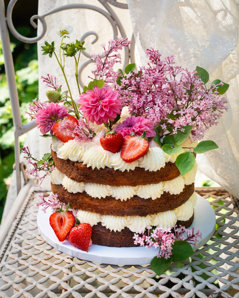 Victoria Sponge mit frischen Erdbeeren